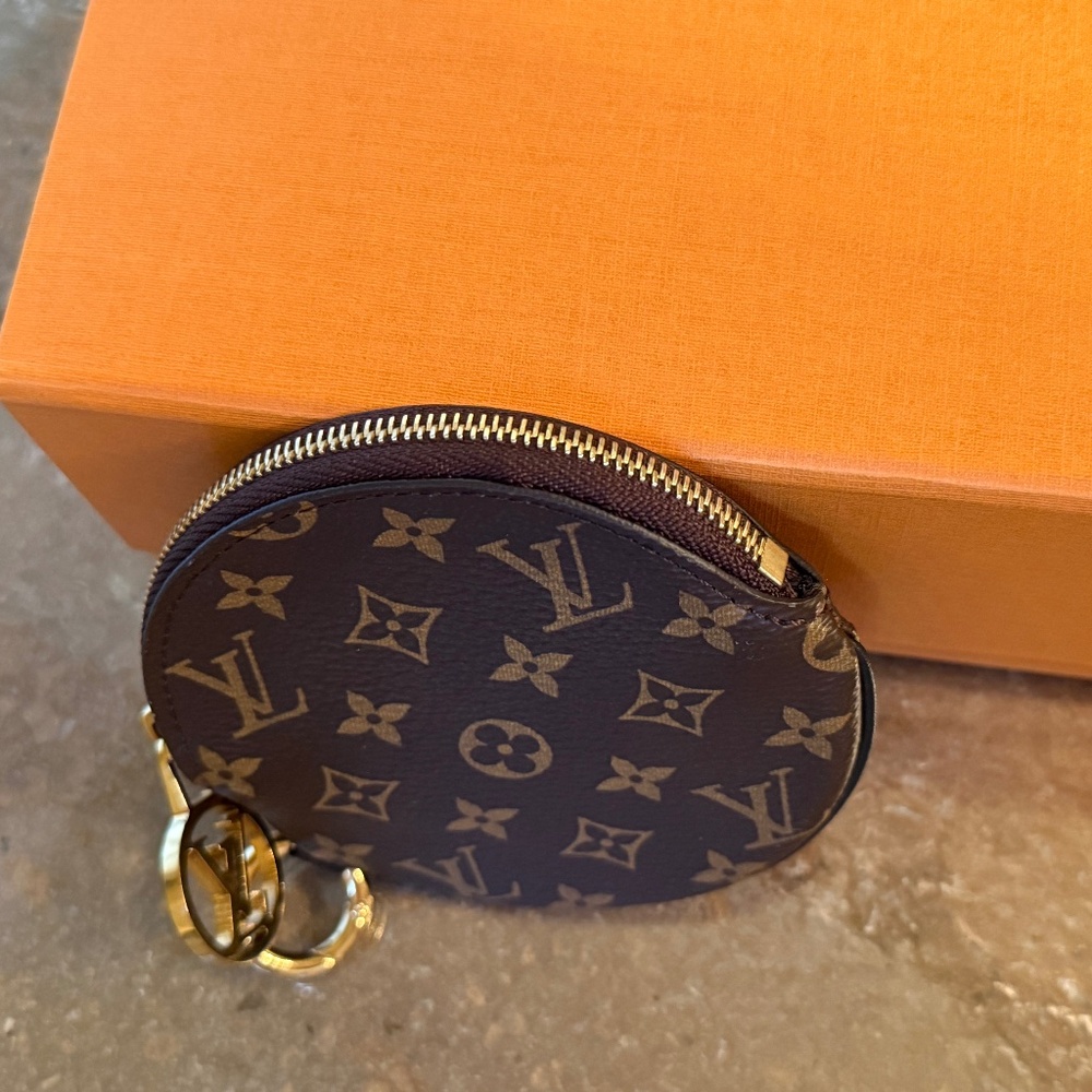 Louis Vuitton Trio Pouch - Picture 10 of 16